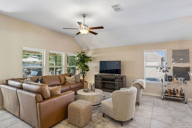 8512 REGUSCI GRV, Boerne, TX 78015