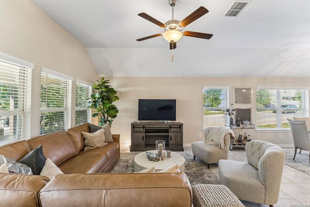 8512 REGUSCI GRV, Boerne, TX 78015