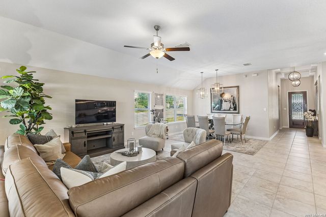 8512 REGUSCI GRV, Boerne, TX 78015