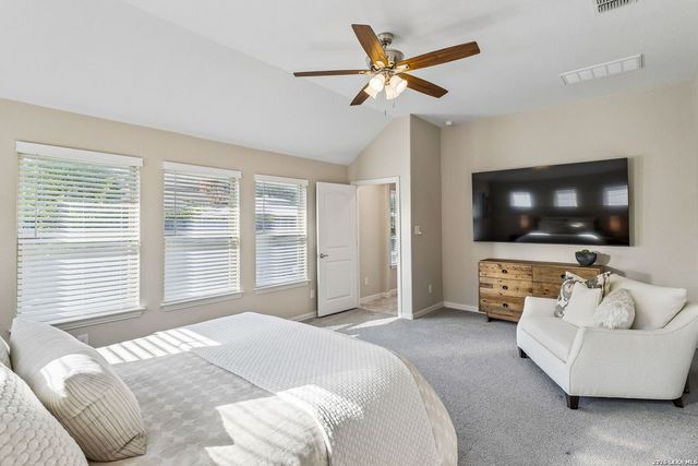 8512 REGUSCI GRV, Boerne, TX 78015