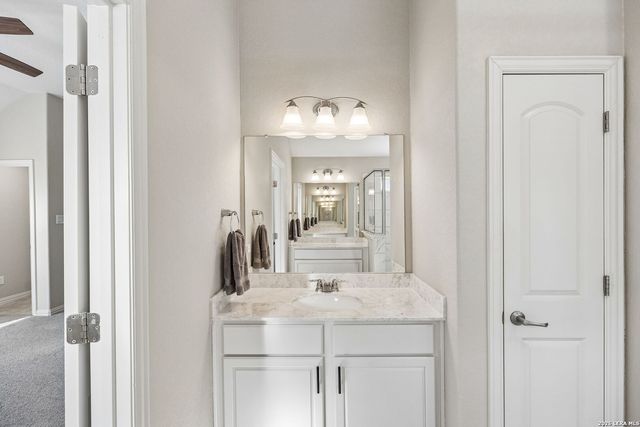 8512 REGUSCI GRV, Boerne, TX 78015