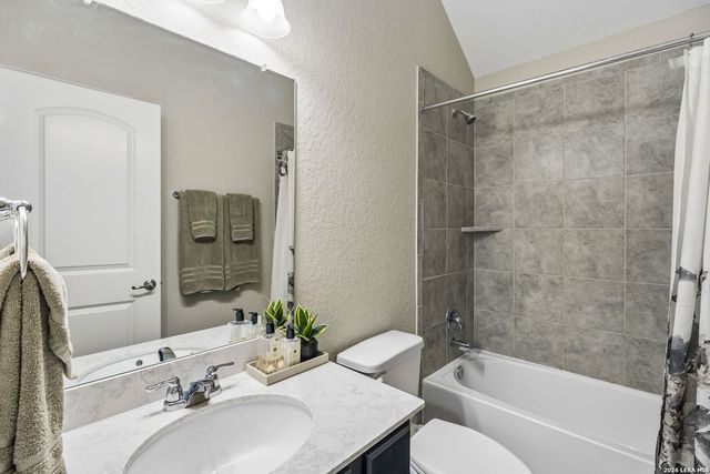 8512 REGUSCI GRV, Boerne, TX 78015