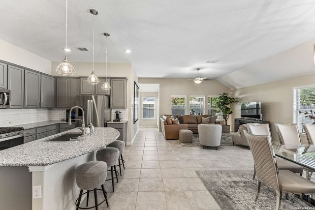 8512 REGUSCI GRV, Boerne, TX 78015