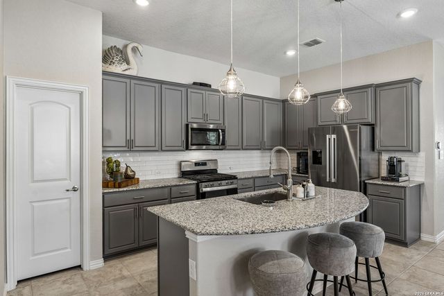 8512 REGUSCI GRV, Boerne, TX 78015