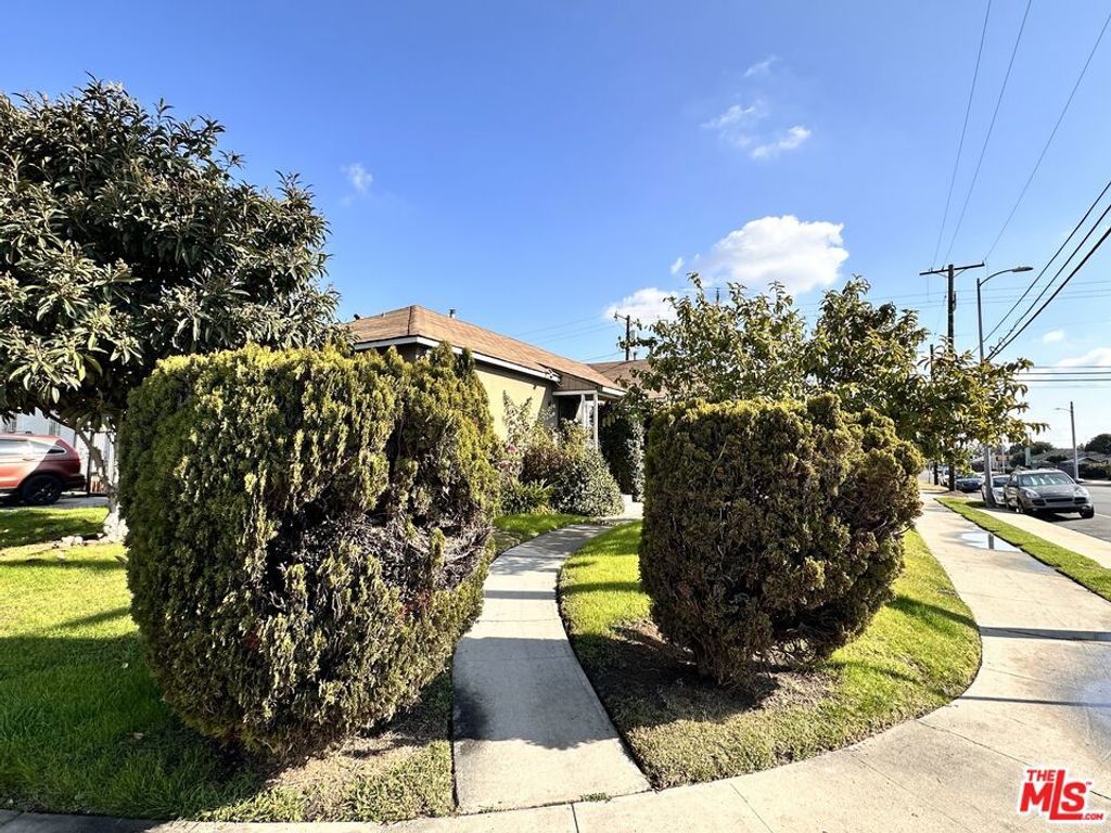 Image 4 of property listing at 3570 Chesapeake Avenue, Los Angeles, CA 90016