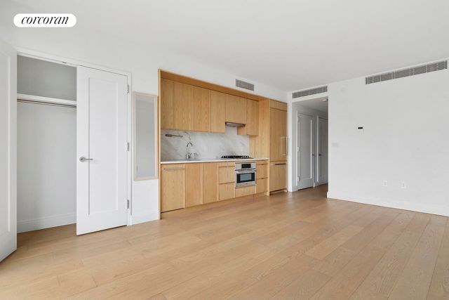 3714 34th St Apt N4C, New York City, NY 11101