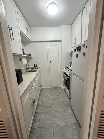 5015 39th St Apt 5C, New York City, NY 11104