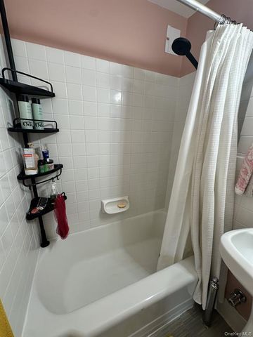 5015 39th St Apt 5C, New York City, NY 11104