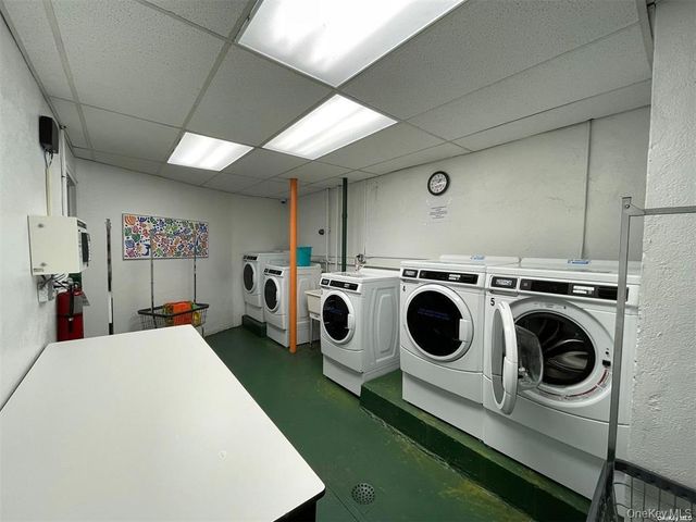 5015 39th St Apt 5C, New York City, NY 11104