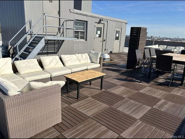 5015 39th St Apt 5C, New York City, NY 11104