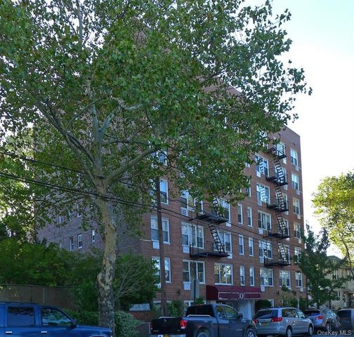 5015 39th St Apt 5C, New York City, NY 11104