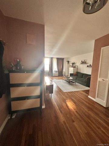 5015 39th St Apt 5C, New York City, NY 11104