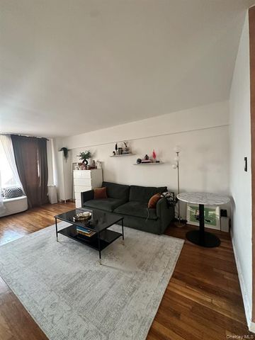 5015 39th St Apt 5C, New York City, NY 11104