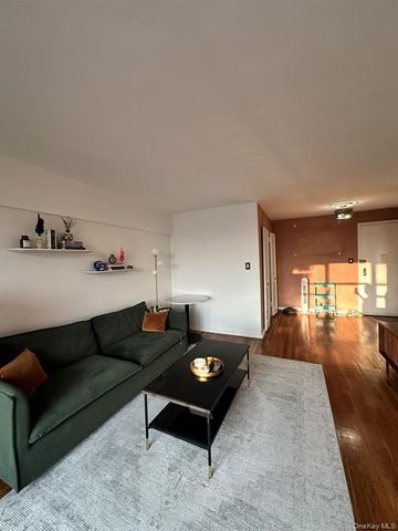 5015 39th St Apt 5C, New York City, NY 11104