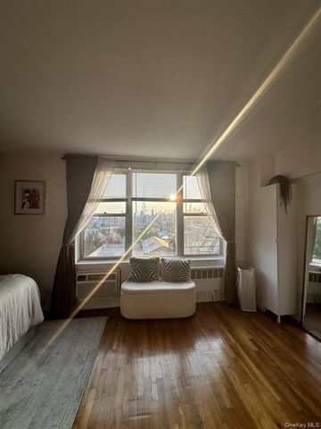 5015 39th St Apt 5C, New York City, NY 11104