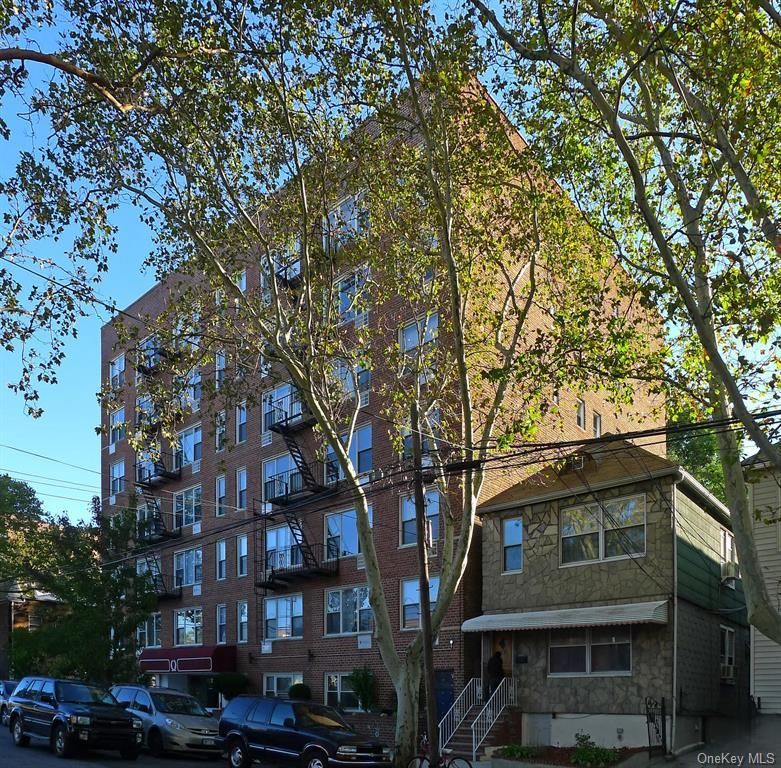 5015 39th St Apt 5C, New York City, NY 11104
