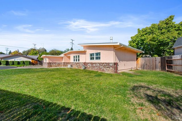 366 Peach Tree Ave, Vacaville, CA 95688
