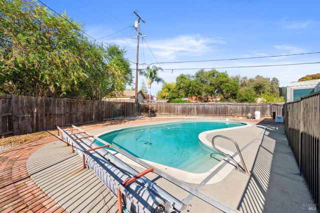 366 Peach Tree Ave, Vacaville, CA 95688