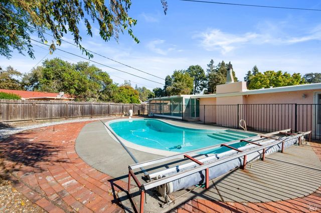 366 Peach Tree Ave, Vacaville, CA 95688