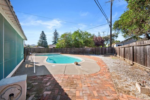 366 Peach Tree Ave, Vacaville, CA 95688