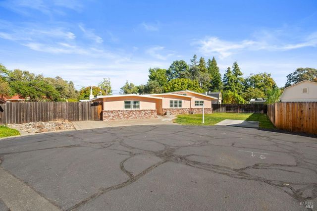 366 Peach Tree Ave, Vacaville, CA 95688