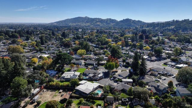 366 Peach Tree Ave, Vacaville, CA 95688