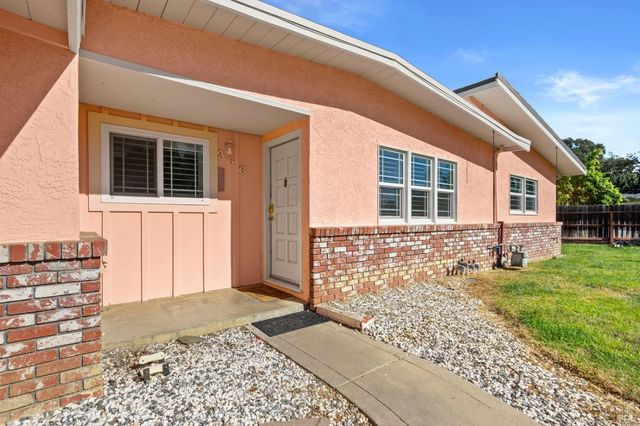 366 Peach Tree Ave, Vacaville, CA 95688