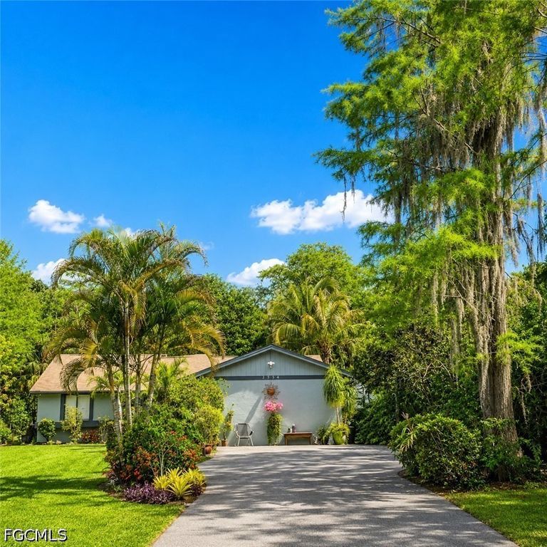 3534 White BLVD, Naples, FL 34117