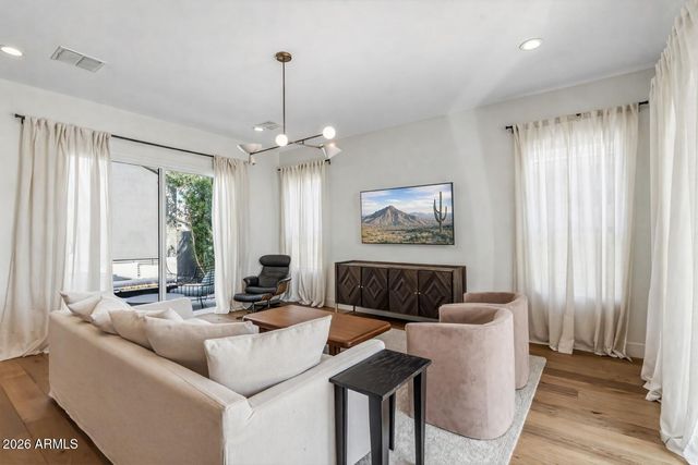 10471 W QUAIL Avenue, Peoria, AZ 85382