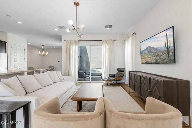 10471 W QUAIL Avenue, Peoria, AZ 85382