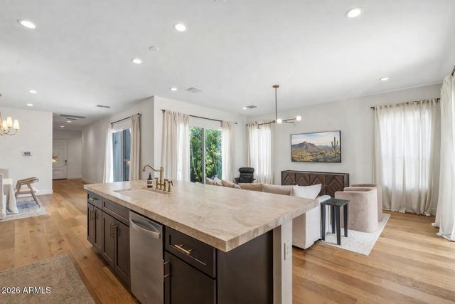 10471 W QUAIL Avenue, Peoria, AZ 85382