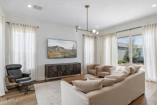 10471 W QUAIL Avenue, Peoria, AZ 85382