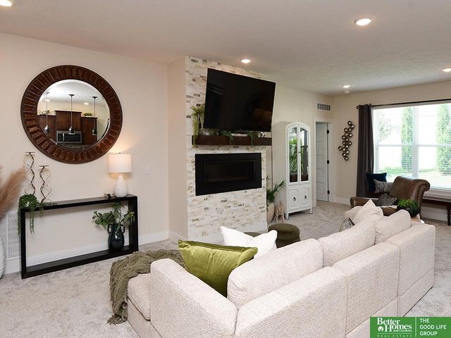 8202 N 172nd Street, Bennington, NE 68007