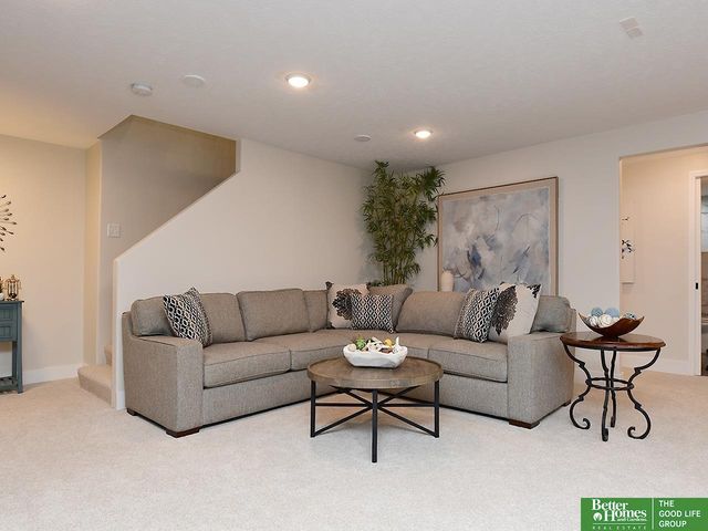 8202 N 172nd Street, Bennington, NE 68007