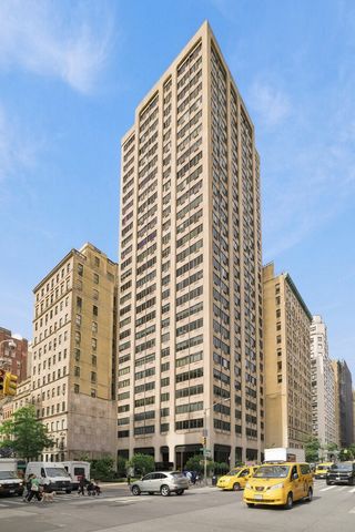 900 Park Ave Apt 5B, New York City, NY 10075
