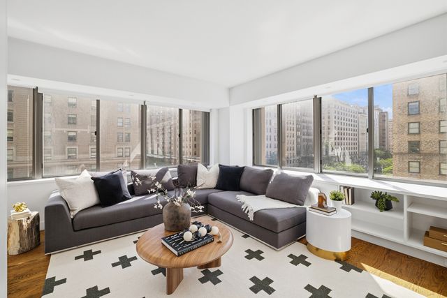 900 Park Ave Apt 5B, New York City, NY 10075