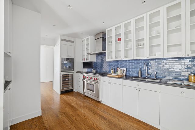900 Park Ave Apt 5B, New York City, NY 10075