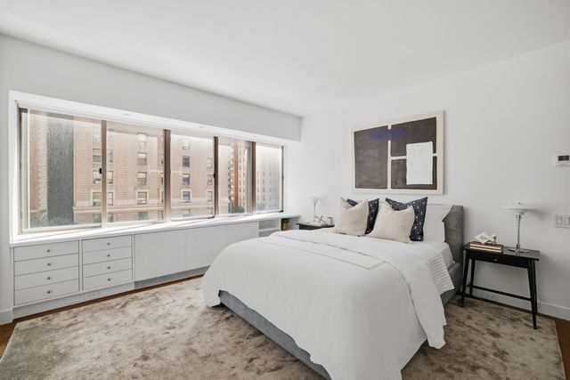 900 Park Ave Apt 5B, New York City, NY 10075