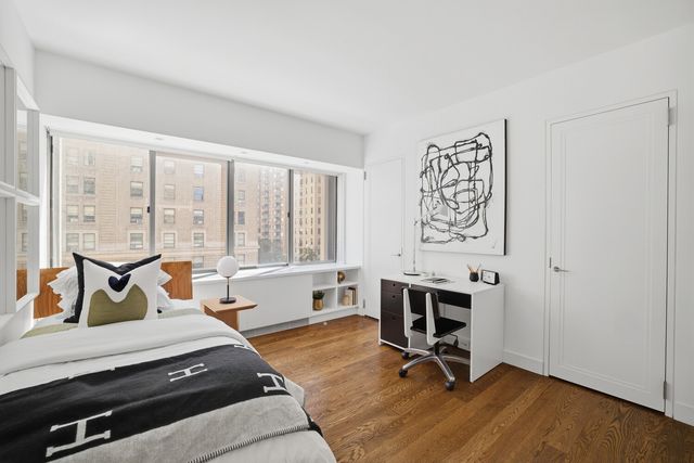 900 Park Ave Apt 5B, New York City, NY 10075