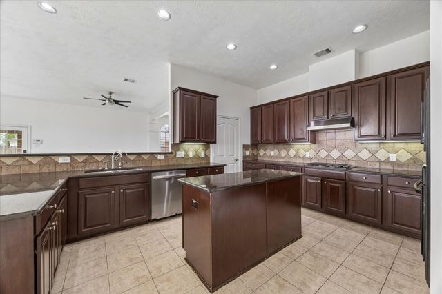 2410 Arabian Trail, Manvel, TX 77578