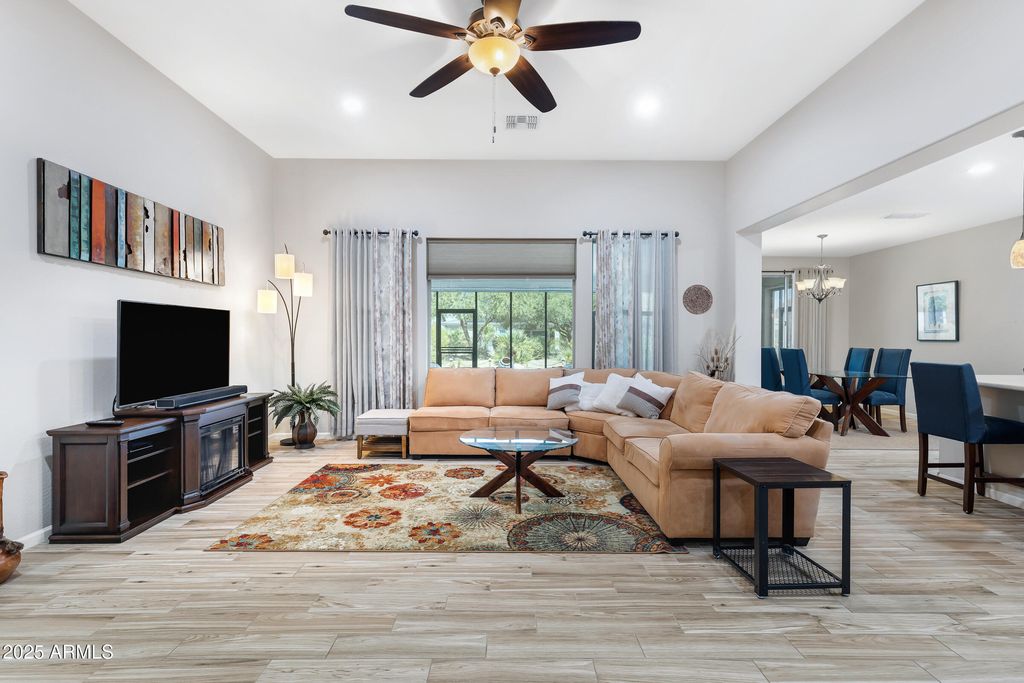 Image 4 of property listing at 4422 W ADOBE Drive, Eloy, AZ 85131