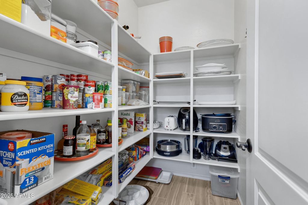 Image 8 of property listing at 4422 W ADOBE Drive, Eloy, AZ 85131