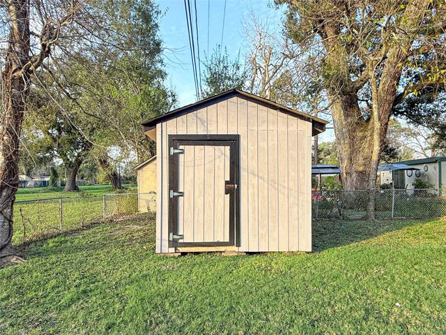 116 Cypress Street, Lake Jackson, TX 77566