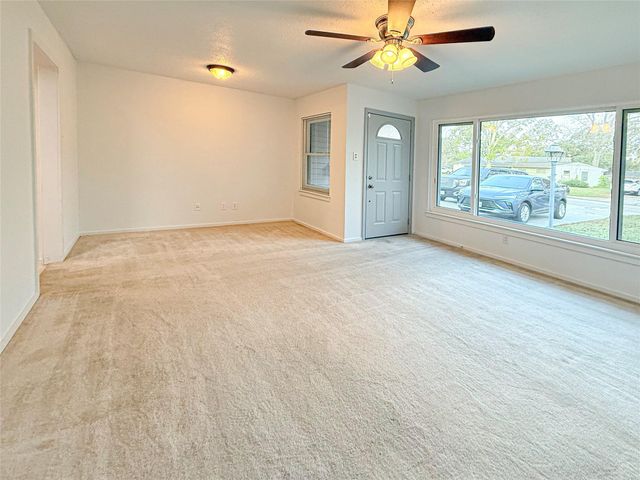 116 Cypress Street, Lake Jackson, TX 77566