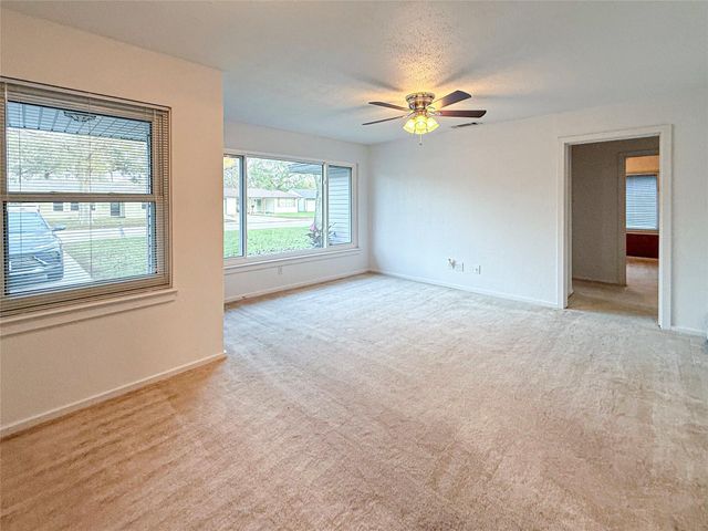 116 Cypress Street, Lake Jackson, TX 77566