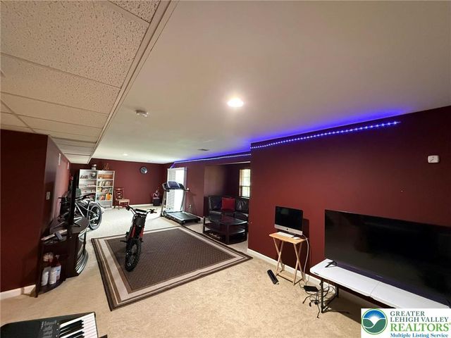 835 Holly Blue Way, Upper Macungie Twp, PA 18031
