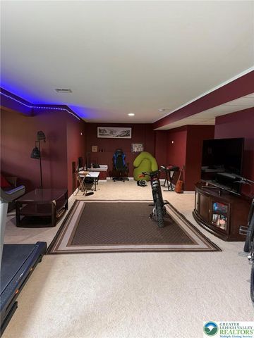 835 Holly Blue Way, Upper Macungie Twp, PA 18031
