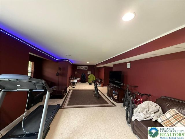 835 Holly Blue Way, Upper Macungie Twp, PA 18031