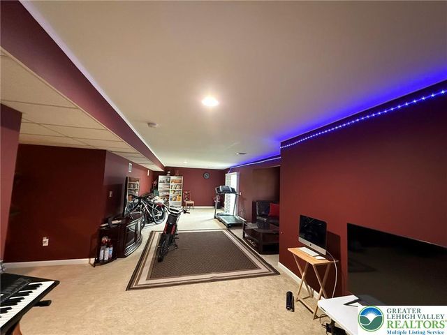 835 Holly Blue Way, Upper Macungie Twp, PA 18031