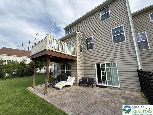 835 Holly Blue Way, Upper Macungie Twp, PA 18031